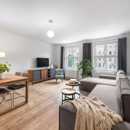 Apartmán Lofty Torstr Apartments, 4 Unique Units From 1-3 Bedrooms In Mitte, Ideal For Families & Groups, From 2 Up To 8 Guests Berlín