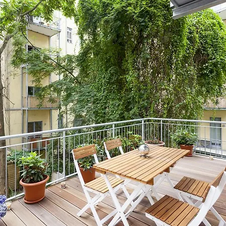 Apartmán Lofty Torstr Apartments, 4 Unique Units From 1-3 Bedrooms In Mitte, Ideal For Families & Groups, From 2 Up To 8 Guests *