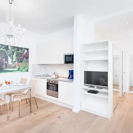 Downtown Torstr, 4 Unique Units From 1-3 Bedrooms Apartament