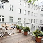 דירה Lofty Torstr Apartments, 4 Unique Units From 1-3 Bedrooms In Mitte, Ideal For Families & Groups, From 2 Up To 8 Guests ברלין