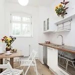 Lofty Torstr Apartments, 4 Unique Units From 1-3 Bedrooms In Mitte, Ideal For Families & Groups, From 2 Up To 8 Guests ברלין
