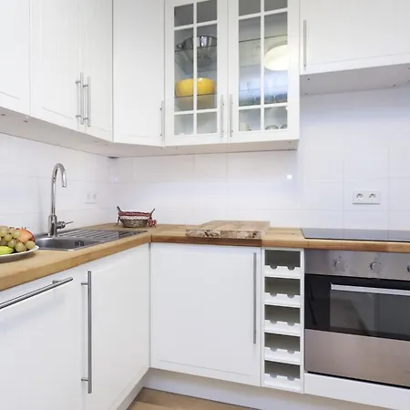 Lofty Torstr Apartments, 4 Unique Units From 1-3 Bedrooms In Mitte, Ideal For Families & Groups, From 2 Up To 8 Guests