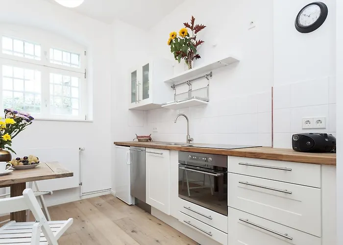 Lofty Torstr Apartments, 4 Unique Units From 1-3 Bedrooms In Mitte, Ideal For Families & Groups, From 2 Up To 8 Guests شقة