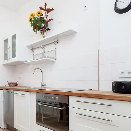 Lofty Torstr Apartments, 4 Unique Units From 1-3 Bedrooms In Mitte, Ideal For Families & Groups, From 2 Up To 8 Guests Apartman *