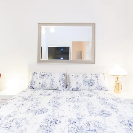 Apartment Lofty Torstr Apartments, 4 Unique Units From 1-3 Bedrooms In Mitte, Ideal For Families & Groups, From 2 Up To 8 Guests Berlin