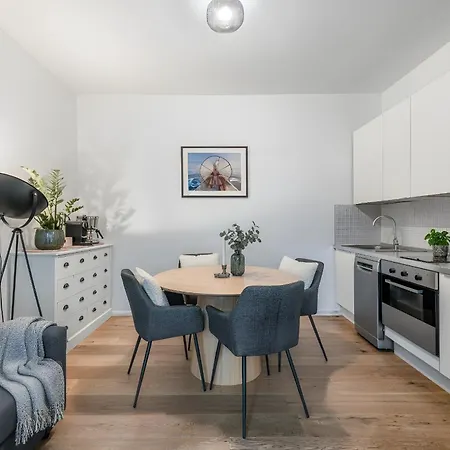 Lofty Torstr Apartments, 4 Unique Units From 1-3 Bedrooms In Mitte, Ideal For Families & Groups, From 2 Up To 8 Guests *